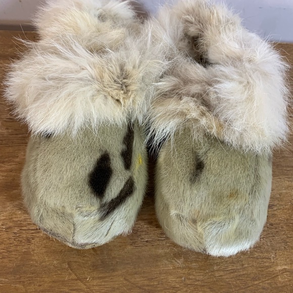 Vintage collector pièce hand crafted by Canadian Inuit  seal skin winter shoes - Picture 1 of 12